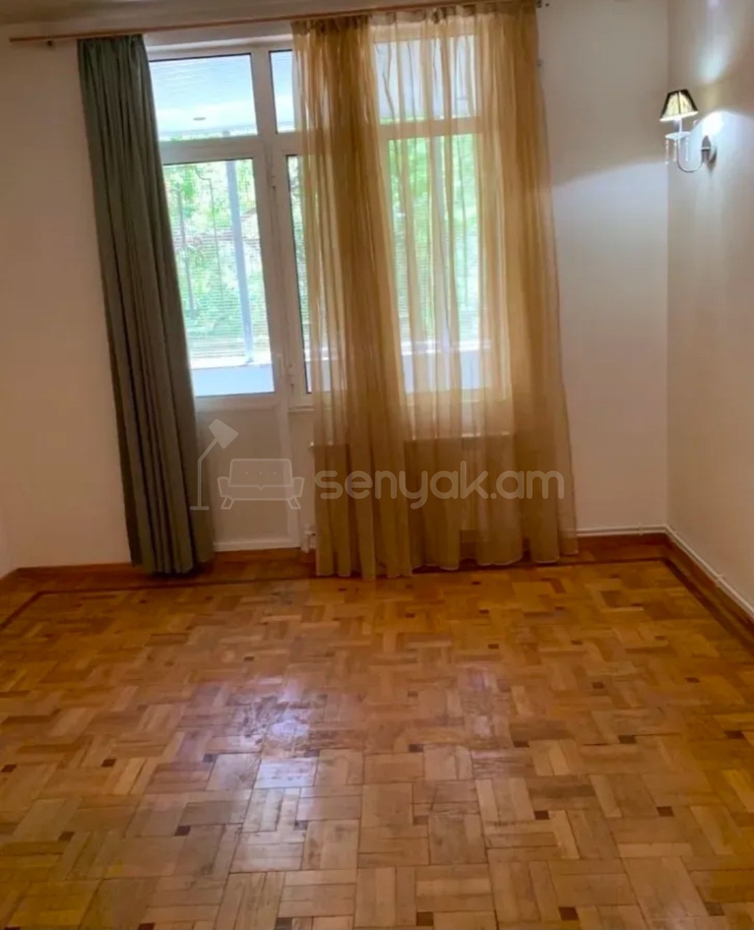 3 Սենյականոց Բնակարան Քարե Շենքում, 82քմ, 2/5 հարկ, Նորմալ Վիճակում, Մասամբ Կահավորված, Արևկող