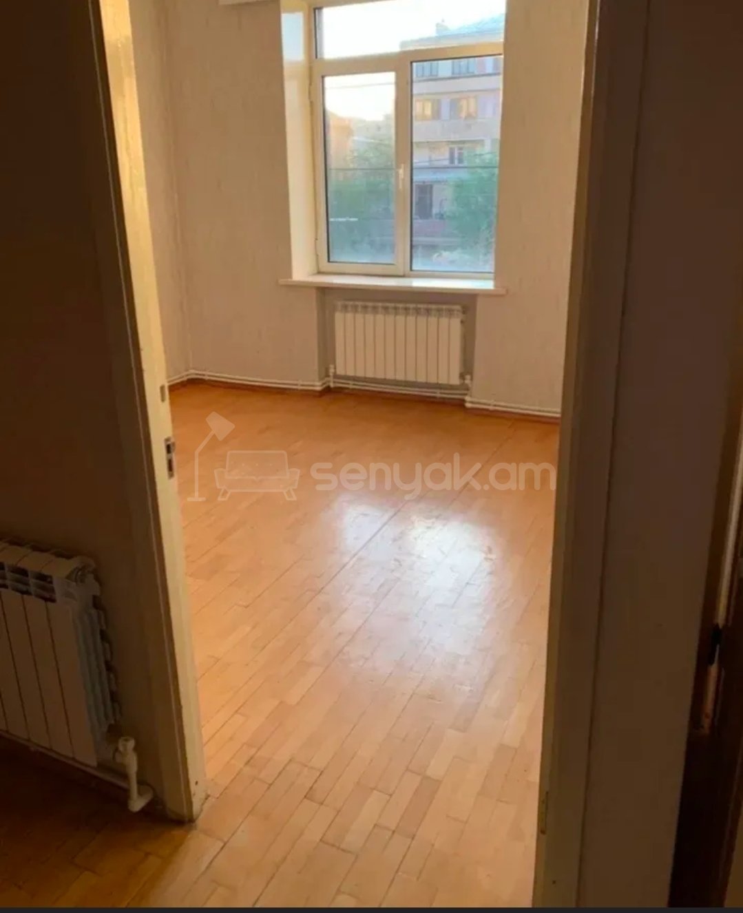 3 Սենյականոց Բնակարան Քարե Շենքում, 82քմ, 2/5 հարկ, Նորմալ Վիճակում, Մասամբ Կահավորված, Արևկող