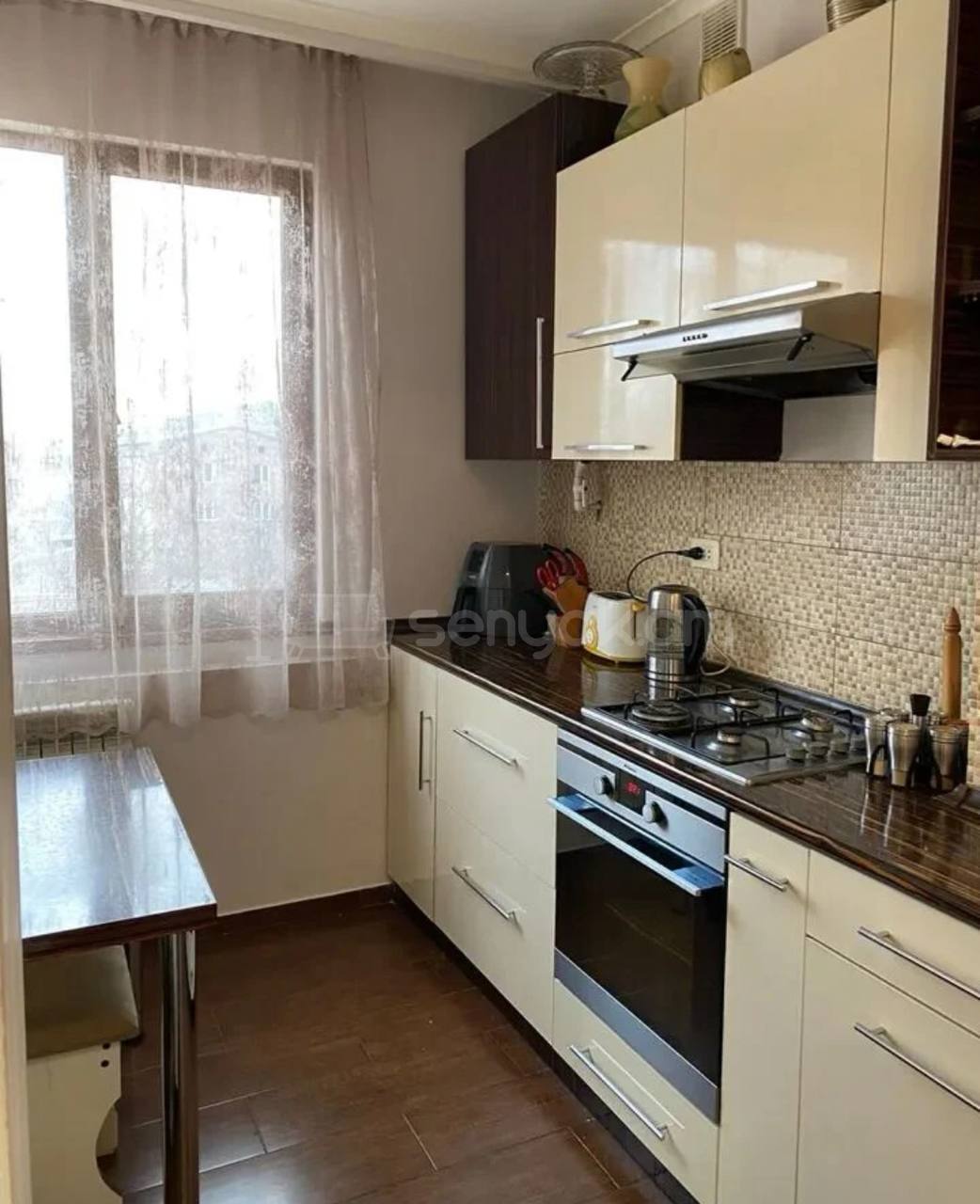 3 Սենյականոց Բնակարան Քարե Շենքում, 72քմ, 4/4 հարկ, Կապիտալ Վերանորոգված