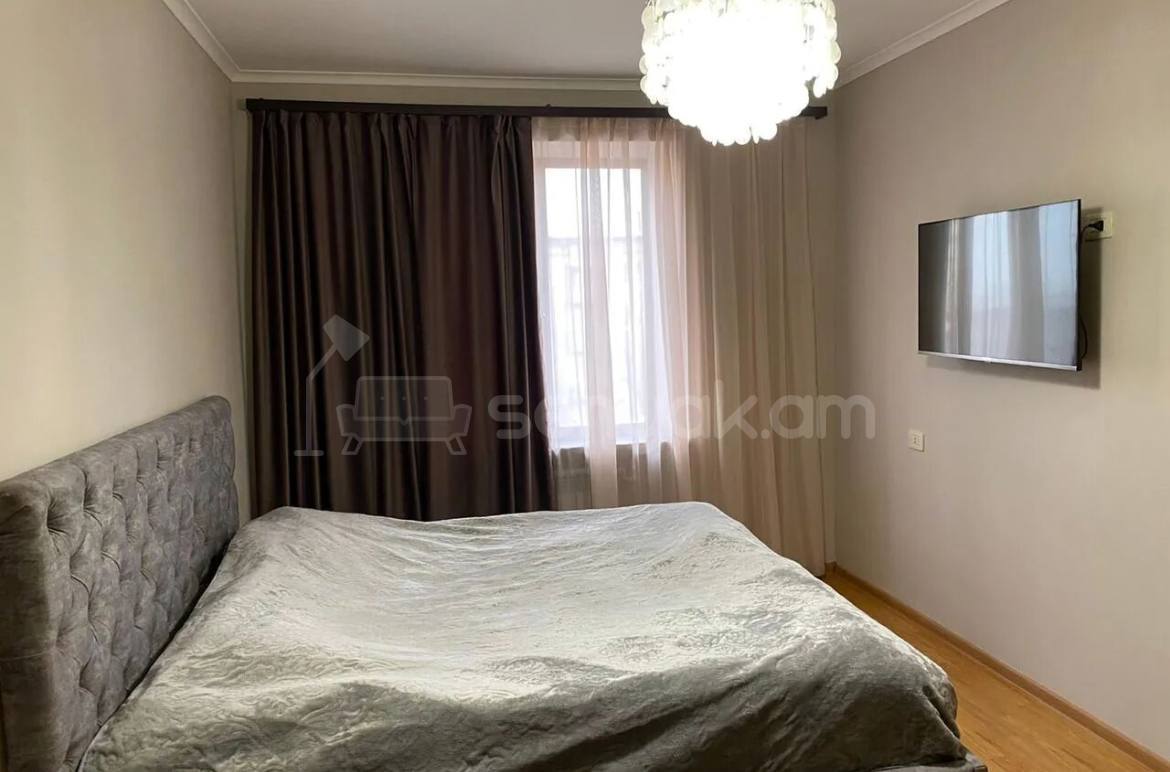 3 Սենյականոց Բնակարան Քարե Շենքում, 72քմ, 4/4 հարկ, Կապիտալ Վերանորոգված