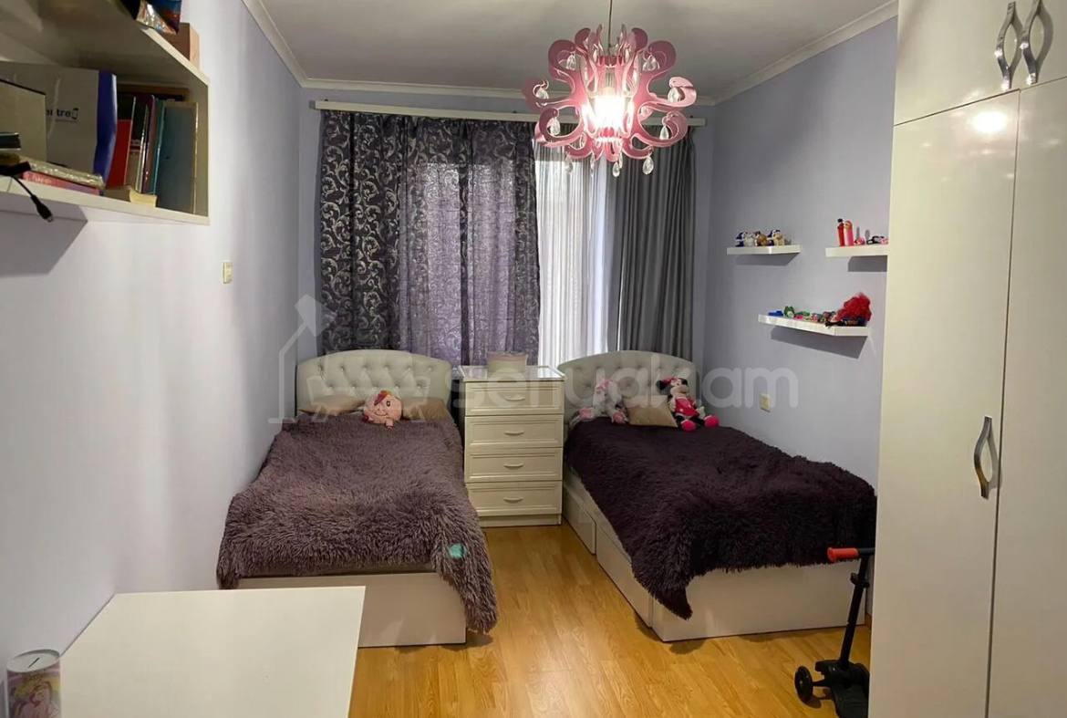 3 Սենյականոց Բնակարան Քարե Շենքում, 72քմ, 4/4 հարկ, Կապիտալ Վերանորոգված