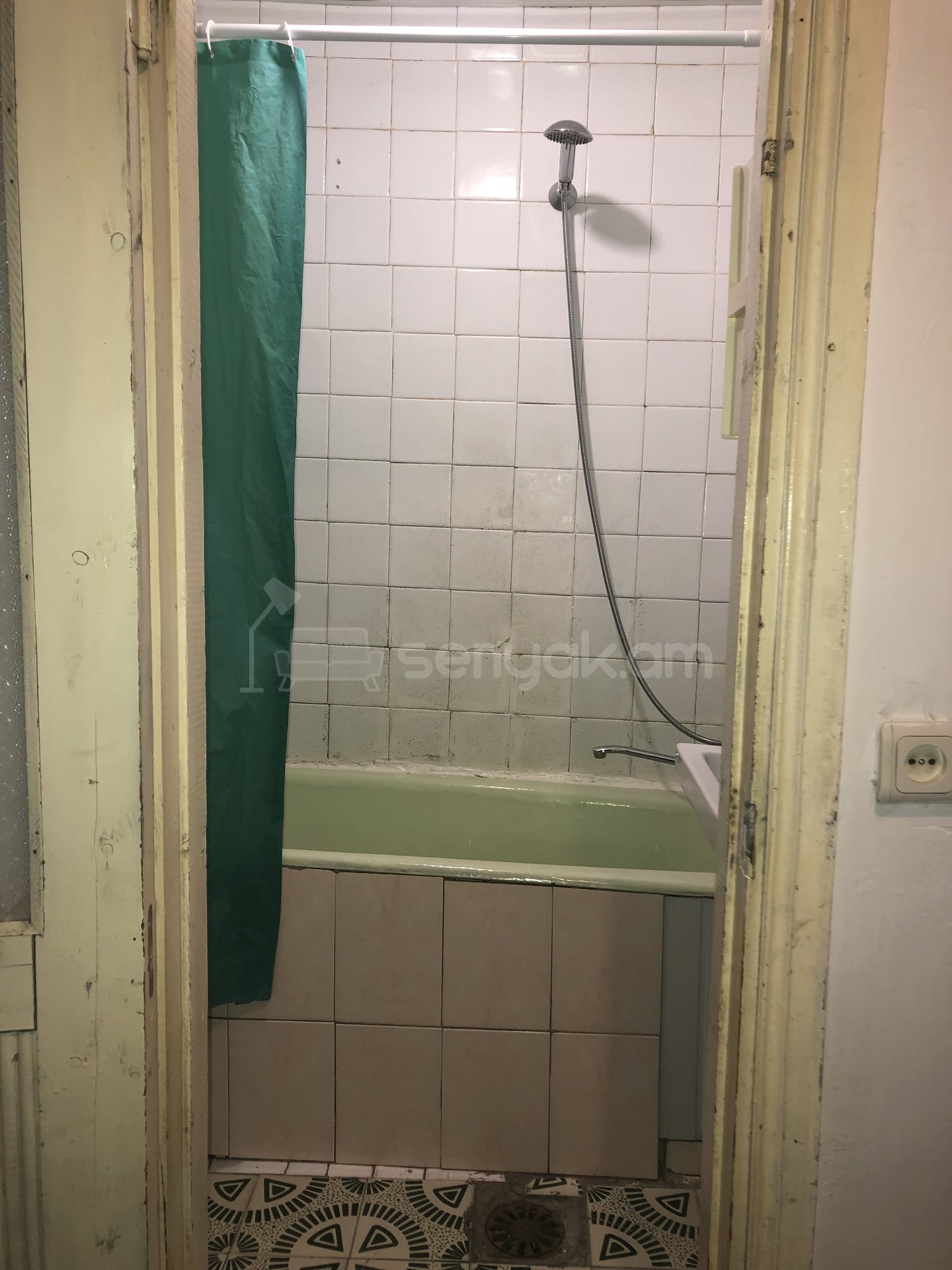 1 Սենյականոց Բնակարան Քարե Շենքում, 50քմ, 2/5 հարկ, Կոսմետիկ Վերանորոգված