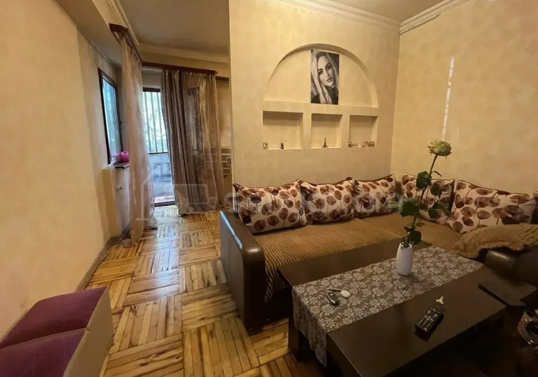 2 Սենյականոց Բնակարան Քարե Շենքում, 48քմ, 2/4 հարկ, Նորմալ Վիճակում