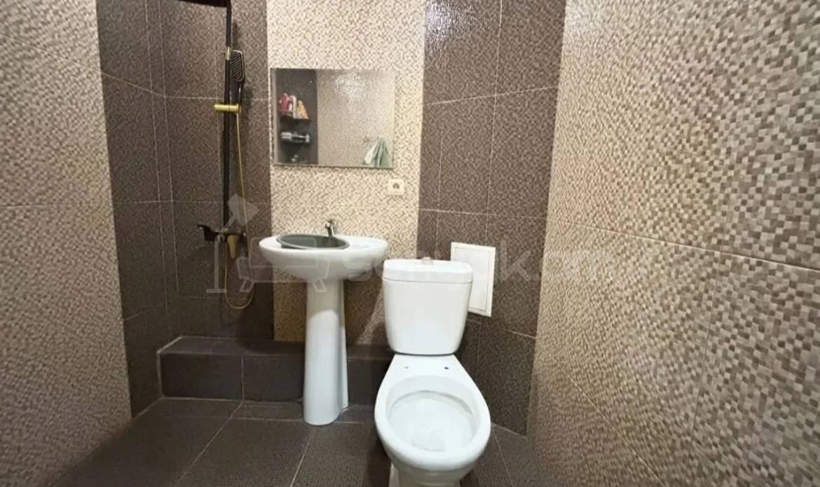 2 Սենյականոց Բնակարան Քարե Շենքում, 60քմ, 3/3 հարկ, Կապիտալ Վերանորոգված