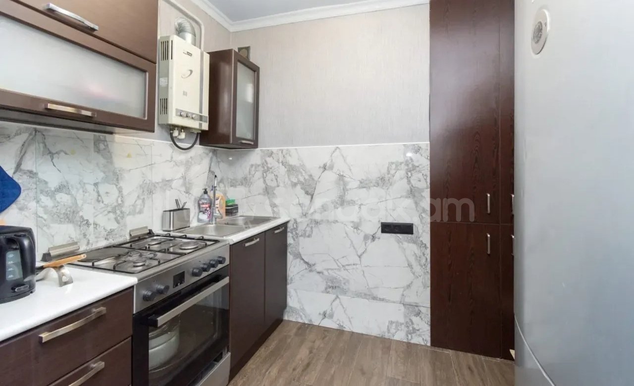 3 Սենյականոց Բնակարան Քարե Շենքում, 60քմ, 3/4 հարկ, Կապիտալ Վերանորոգված