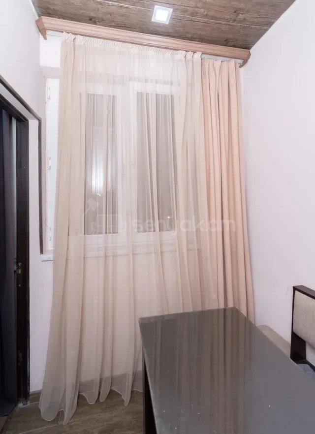 3 Սենյականոց Բնակարան Քարե Շենքում, 60քմ, 3/4 հարկ, Կապիտալ Վերանորոգված