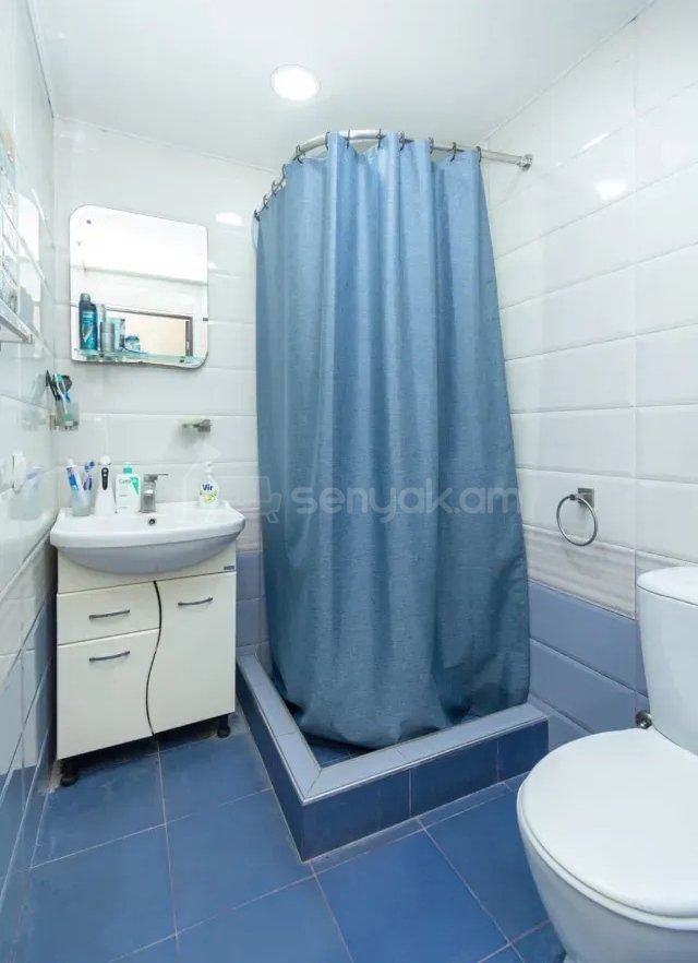 3 Սենյականոց Բնակարան Քարե Շենքում, 60քմ, 3/4 հարկ, Կապիտալ Վերանորոգված