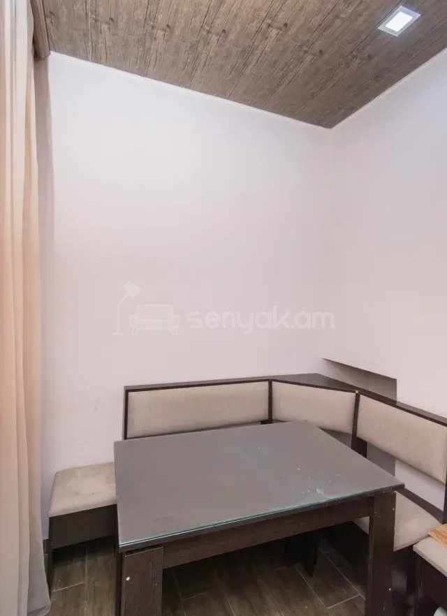3 Սենյականոց Բնակարան Քարե Շենքում, 60քմ, 3/4 հարկ, Կապիտալ Վերանորոգված