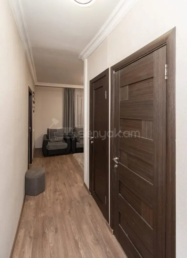 3 Սենյականոց Բնակարան Քարե Շենքում, 60քմ, 3/4 հարկ, Կապիտալ Վերանորոգված