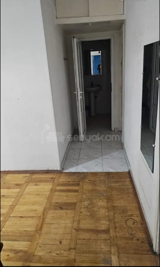 3 Սենյականոց Բնակարան Քարե Շենքում, 90քմ, 4/9 հարկ, Նորմալ Վիճակում, Կահավորված