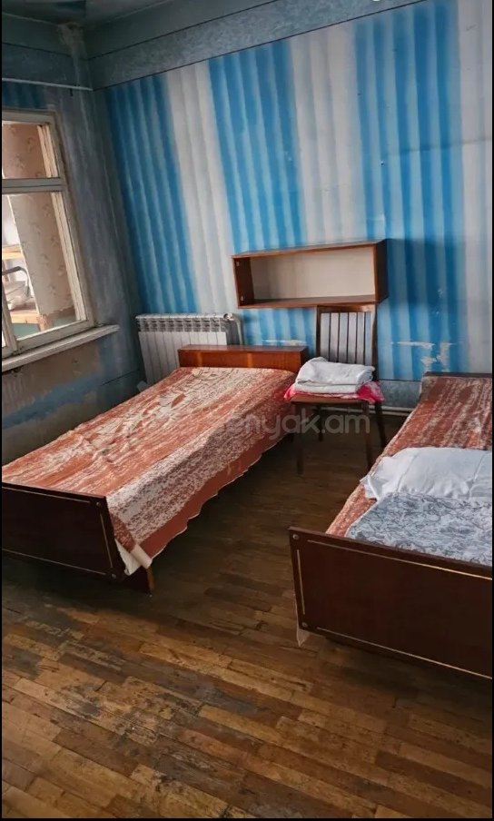 3 Սենյականոց Բնակարան Քարե Շենքում, 90քմ, 4/9 հարկ, Նորմալ Վիճակում, Կահավորված