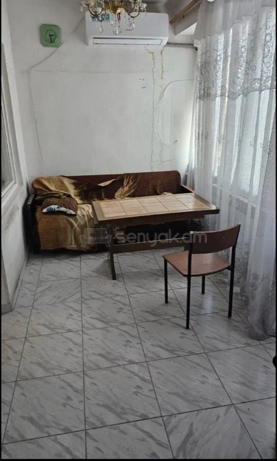3 Սենյականոց Բնակարան Քարե Շենքում, 90քմ, 4/9 հարկ, Նորմալ Վիճակում, Կահավորված