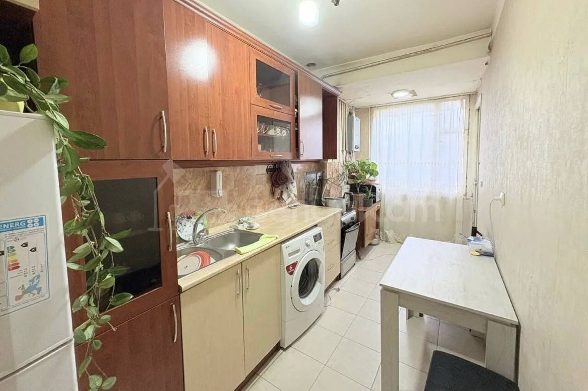 4 Սենյականոց Բնակարան Քարե Շենքում, 83քմ, 5/5 հարկ, Կոսմետիկ Վերանորոգված