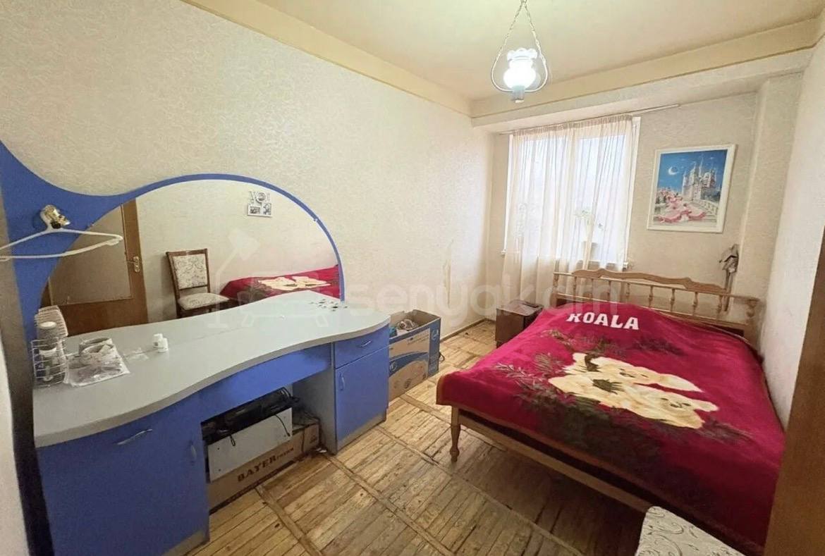 4 Սենյականոց Բնակարան Քարե Շենքում, 83քմ, 5/5 հարկ, Կոսմետիկ Վերանորոգված