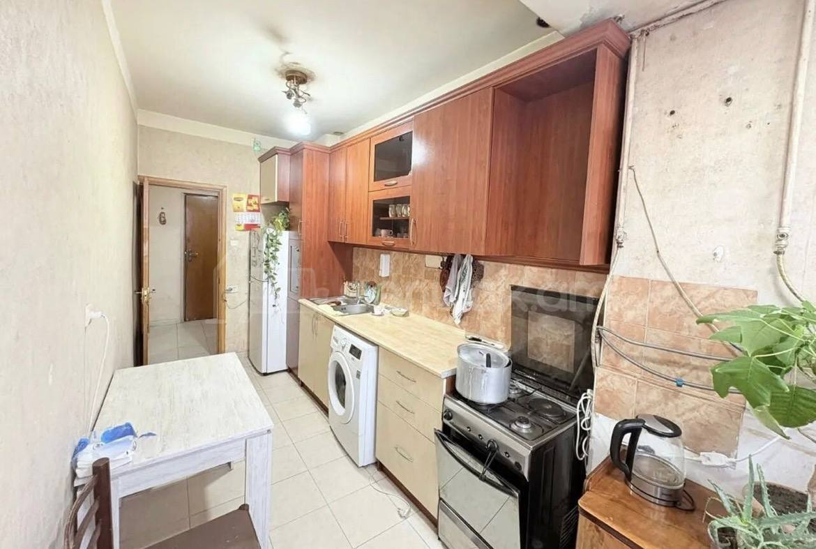 4 Սենյականոց Բնակարան Քարե Շենքում, 83քմ, 5/5 հարկ, Կոսմետիկ Վերանորոգված