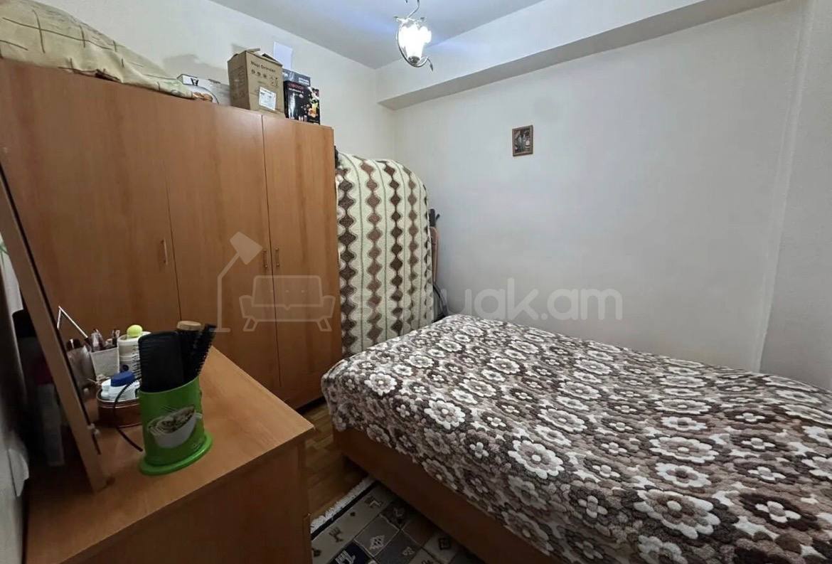 2 Սենյականոց Բնակարան Քարե Շենքում, 40քմ, 4/5 հարկ, Կապիտալ Վերանորոգված
