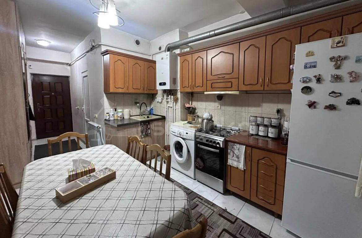 2 Սենյականոց Բնակարան Քարե Շենքում, 40քմ, 4/5 հարկ, Կապիտալ Վերանորոգված