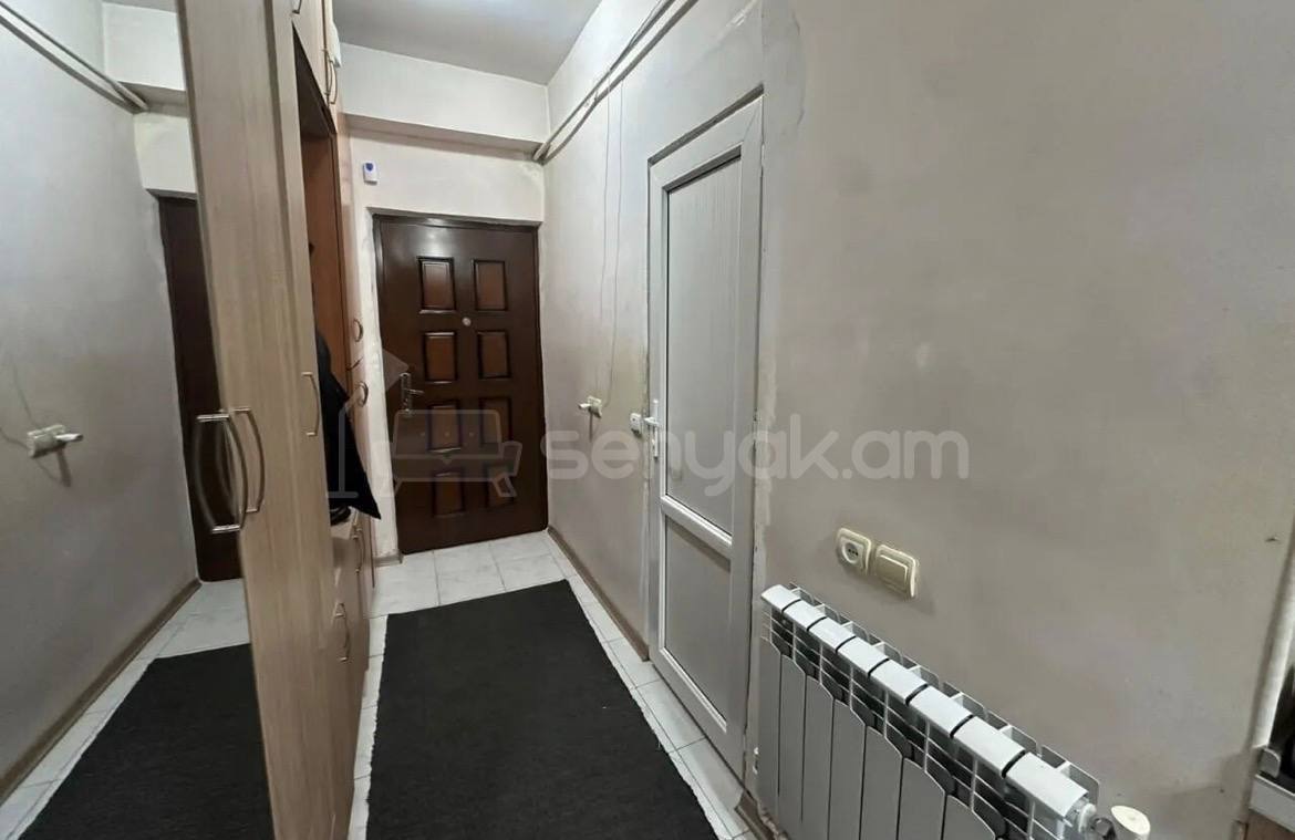 2 Սենյականոց Բնակարան Քարե Շենքում, 40քմ, 4/5 հարկ, Կապիտալ Վերանորոգված
