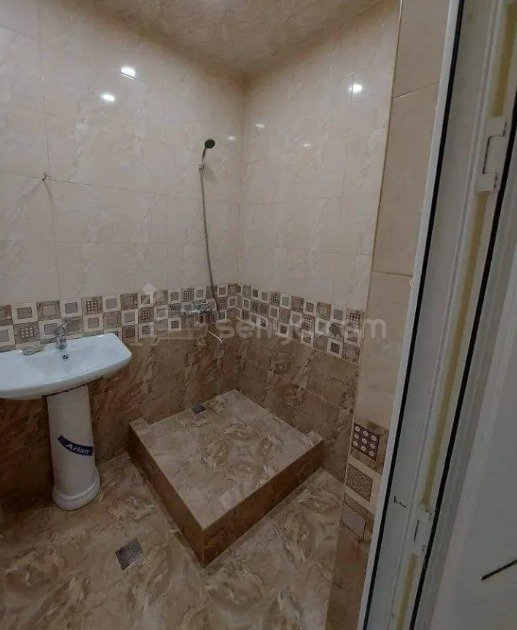 2 Սենյականոց Բնակարան Քարե Շենքում, 55քմ, 4/4 հարկ, Նորմալ Վիճակում