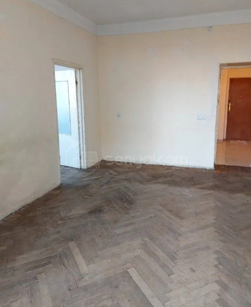 2 Սենյականոց Բնակարան Քարե Շենքում, 55քմ, 4/4 հարկ, Նորմալ Վիճակում