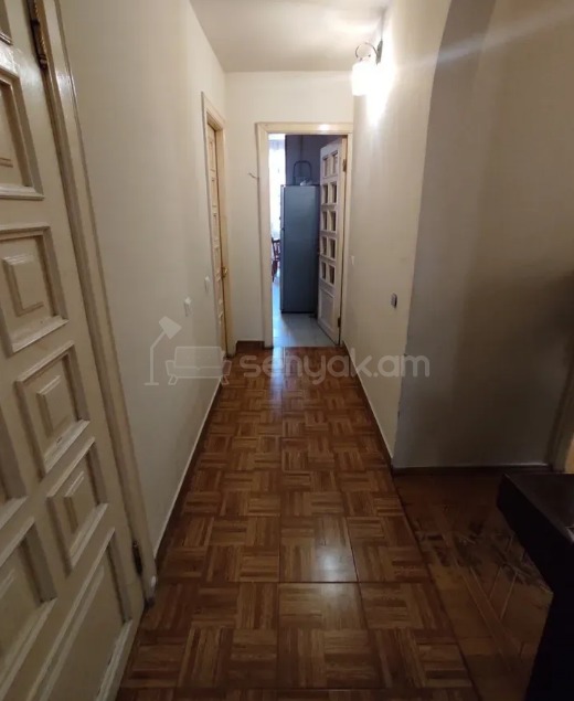 4 Սենյականոց Բնակարան Քարե Շենքում, 95քմ, 5/5 հարկ, Կապիտալ Վերանորոգված