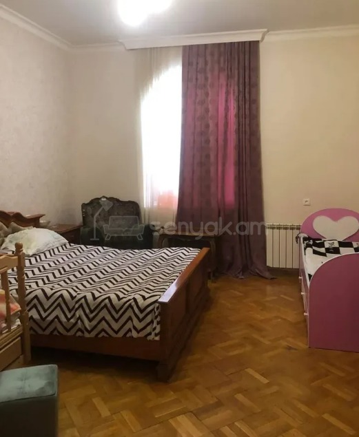 4 Սենյականոց Բնակարան Քարե Շենքում, 95քմ, 5/5 հարկ, Կապիտալ Վերանորոգված