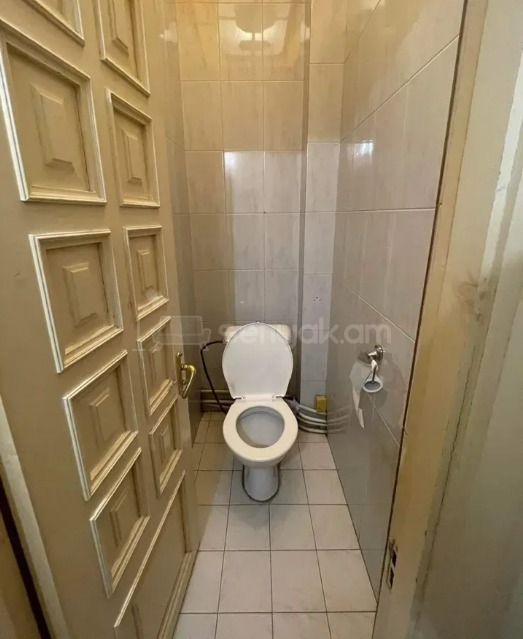 4 Սենյականոց Բնակարան Քարե Շենքում, 95քմ, 5/5 հարկ, Կապիտալ Վերանորոգված