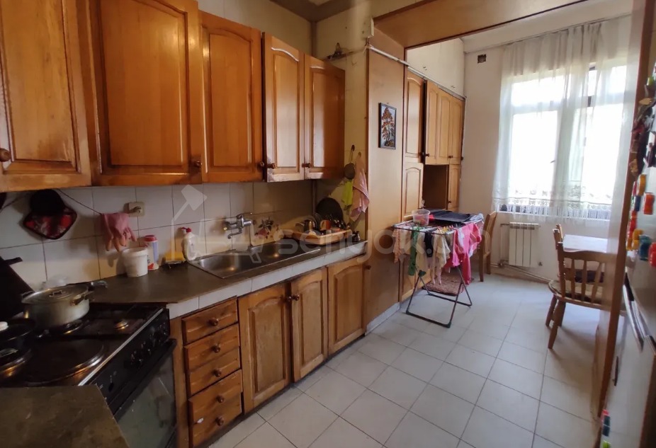 4 Սենյականոց Բնակարան Քարե Շենքում, 95քմ, 5/5 հարկ, Կապիտալ Վերանորոգված