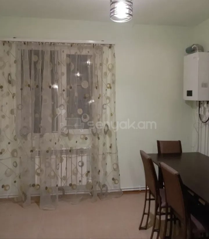 3 Սենյականոց Բնակարան Քարե Շենքում, 78քմ, 2/5 հարկ, Նորմալ Վիճակում, Կահավորված, Արևկող