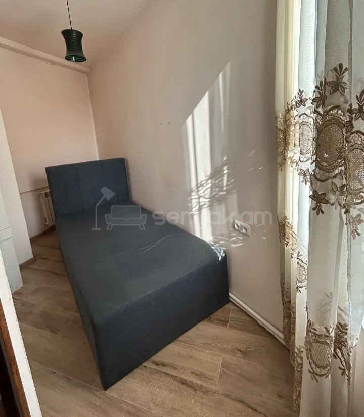 3 Սենյականոց Բնակարան Քարե Շենքում, 78քմ, 2/5 հարկ, Նորմալ Վիճակում, Կահավորված, Արևկող
