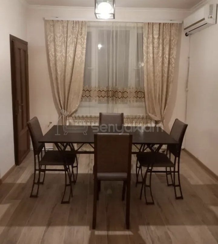 3 Սենյականոց Բնակարան Քարե Շենքում, 78քմ, 2/5 հարկ, Նորմալ Վիճակում, Կահավորված, Արևկող