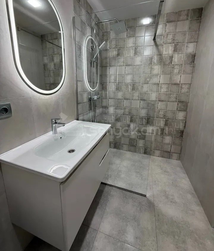 2 Սենյականոց Բնակարան Քարե Շենքում, 45քմ, 3/5 հարկ, Դիզայներական Վերանորոգված