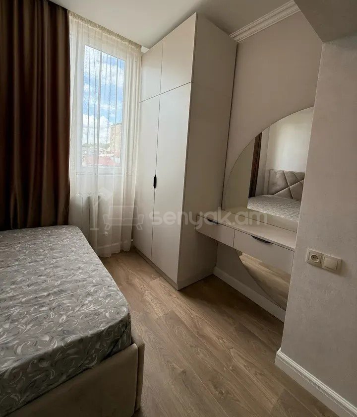 2 Սենյականոց Բնակարան Քարե Շենքում, 45քմ, 3/5 հարկ, Դիզայներական Վերանորոգված