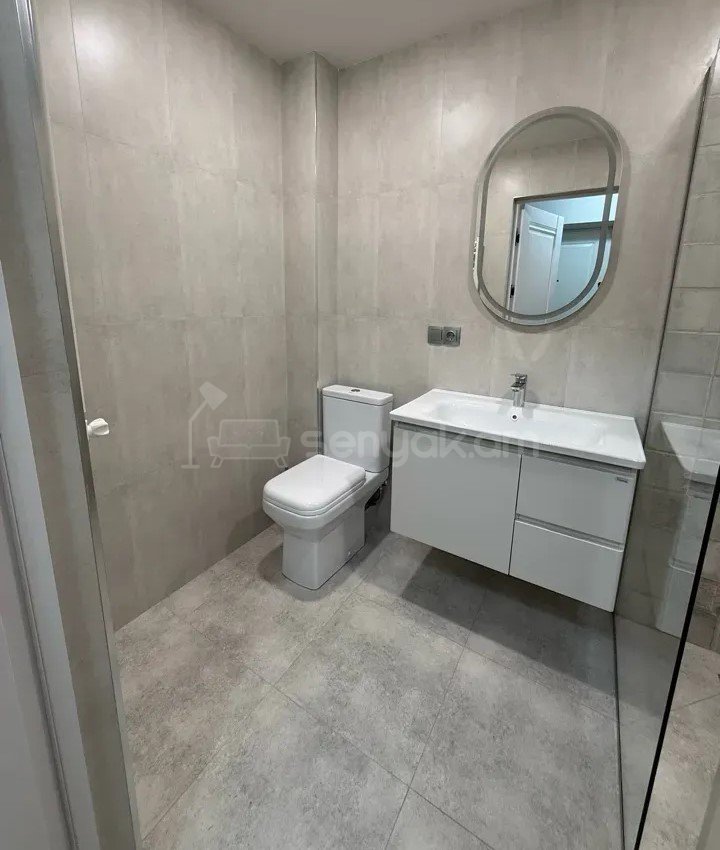 2 Սենյականոց Բնակարան Քարե Շենքում, 45քմ, 3/5 հարկ, Դիզայներական Վերանորոգված