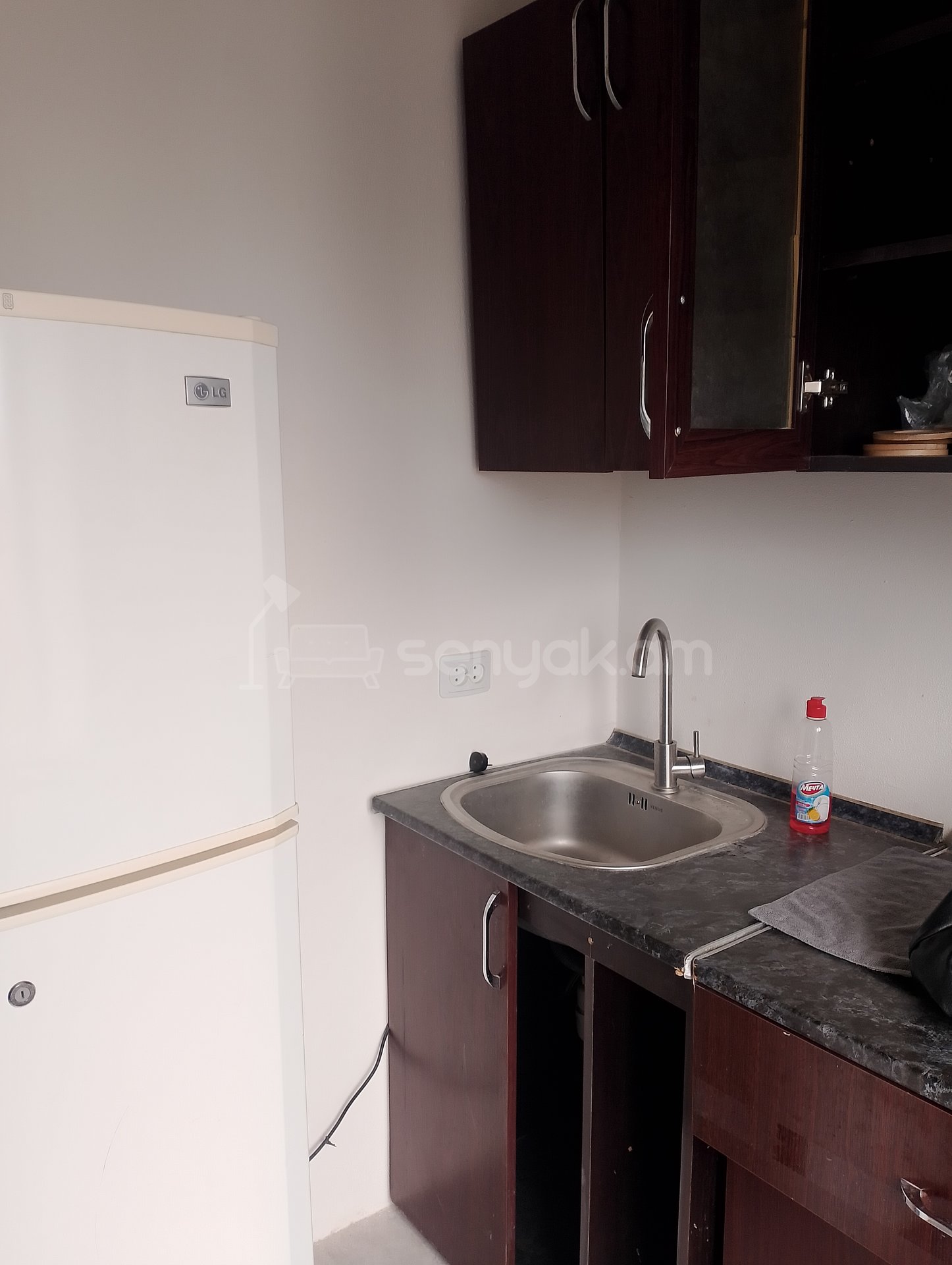 1 Սենյականոց Բնակարան Քարե Շենքում, 33քմ, 4/4 հարկ, Կապիտալ Վերանորոգված