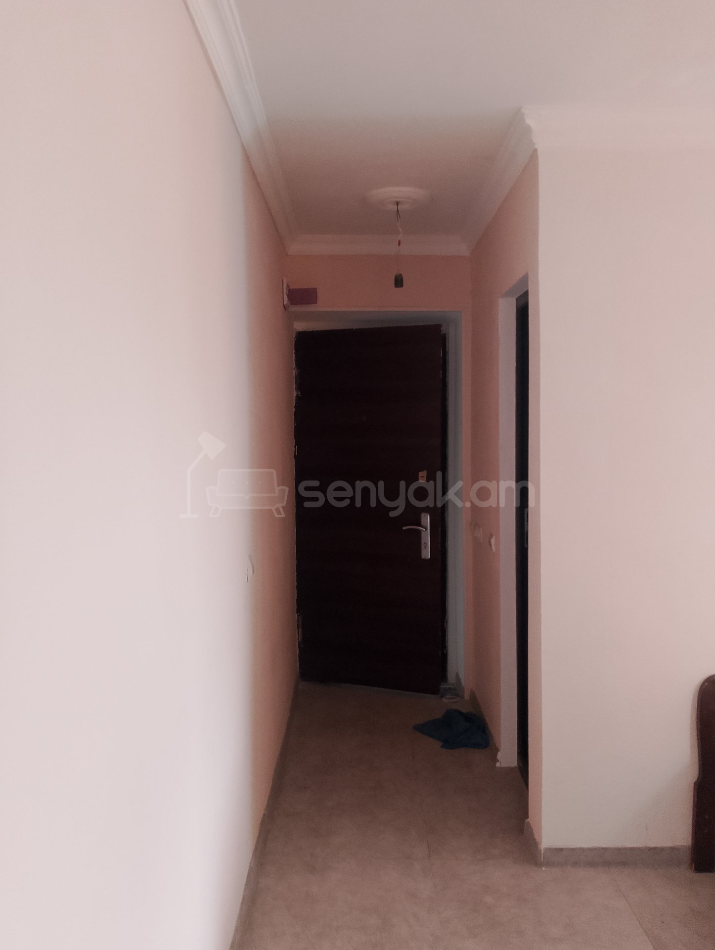 1 Սենյականոց Բնակարան Քարե Շենքում, 33քմ, 4/4 հարկ, Կապիտալ Վերանորոգված