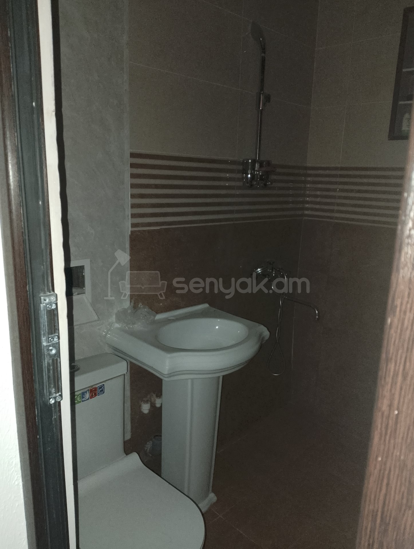 1 Սենյականոց Բնակարան Քարե Շենքում, 33քմ, 4/4 հարկ, Կապիտալ Վերանորոգված