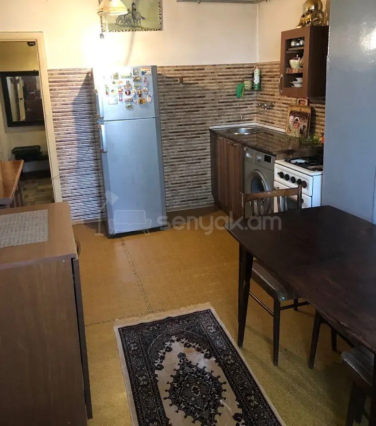 3 Սենյականոց Բնակարան Քարե Շենքում, 60քմ, 2/5 հարկ, Կոսմետիկ Վերանորոգված