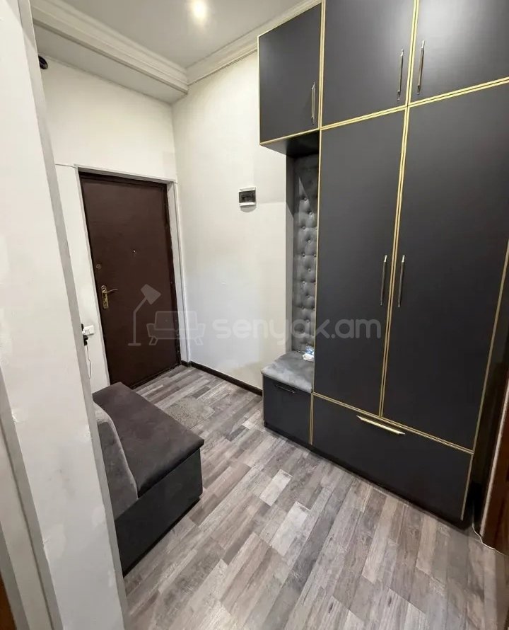 3 Սենյականոց Բնակարան Քարե Շենքում, 67քմ, 2/4 հարկ, Կապիտալ Վերանորոգված