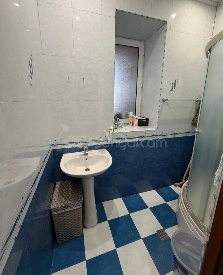 3 Սենյականոց Բնակարան Քարե Շենքում, 67քմ, 2/4 հարկ, Կապիտալ Վերանորոգված