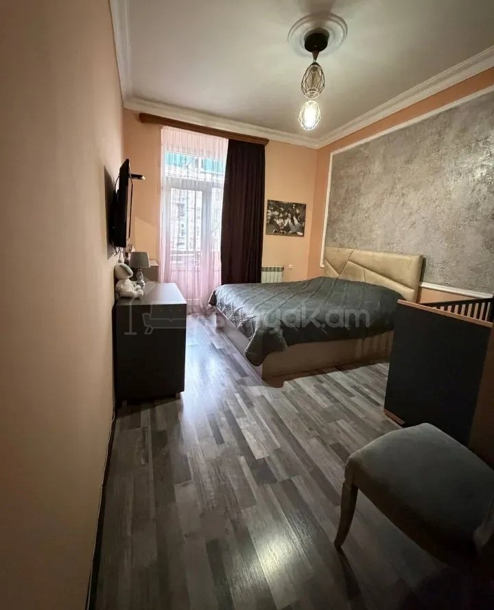 3 Սենյականոց Բնակարան Քարե Շենքում, 67քմ, 2/4 հարկ, Նորմալ Վիճակում