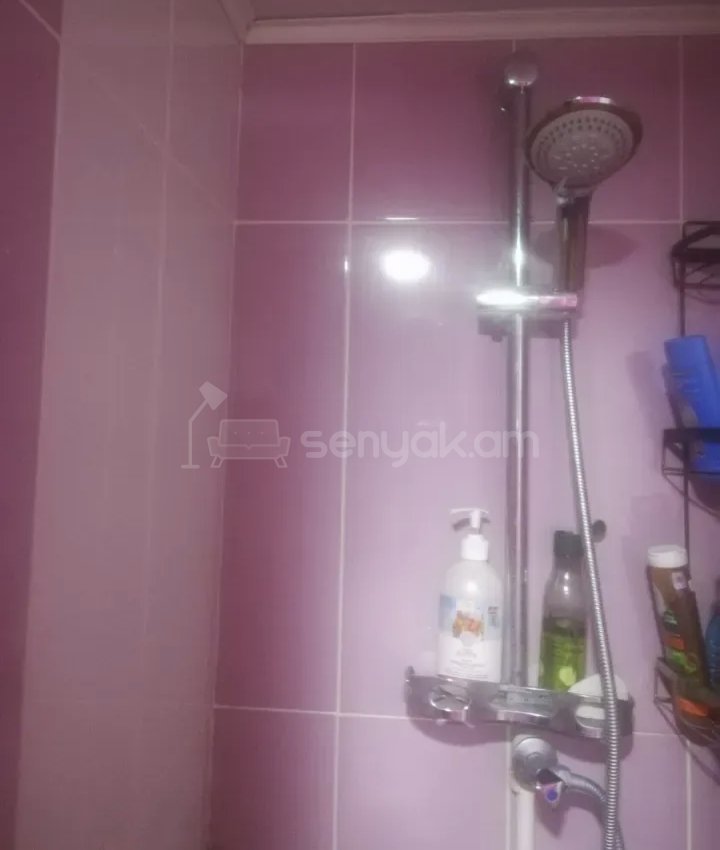 1 Սենյականոց Բնակարան Քարե Շենքում, 35քմ, 1/1 հարկ, Նորմալ Վիճակում, Կահավորված, Արևկող