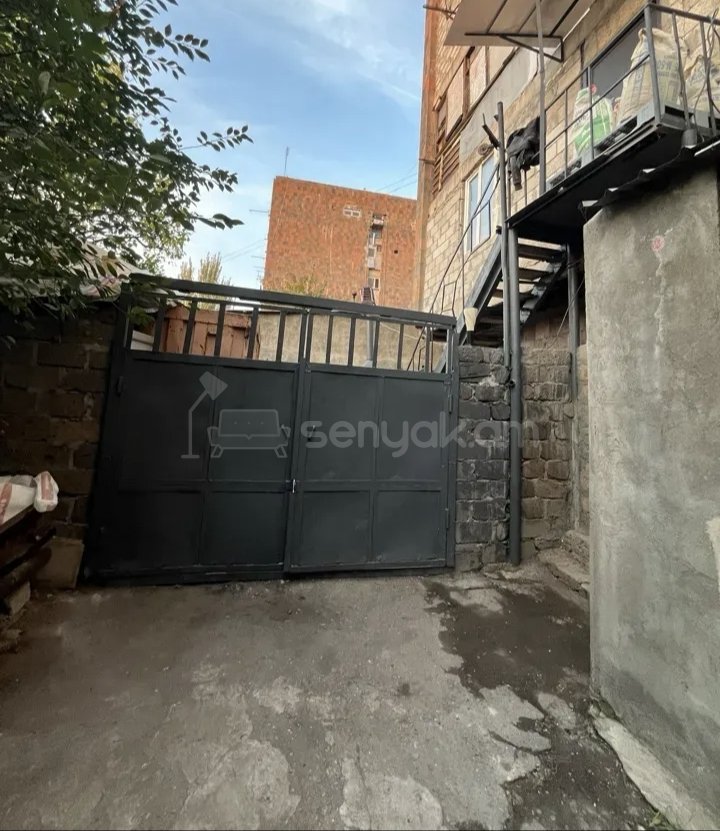1 Սենյականոց Բնակարան Քարե Շենքում, 30քմ, 2/5 հարկ, Նորմալ Վիճակում, Կահավորված