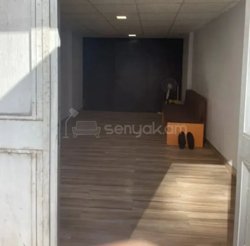1 Սենյականոց Բնակարան Քարե Շենքում, 35քմ, 1/1 հարկ, Նորմալ Վիճակում, Կահավորված