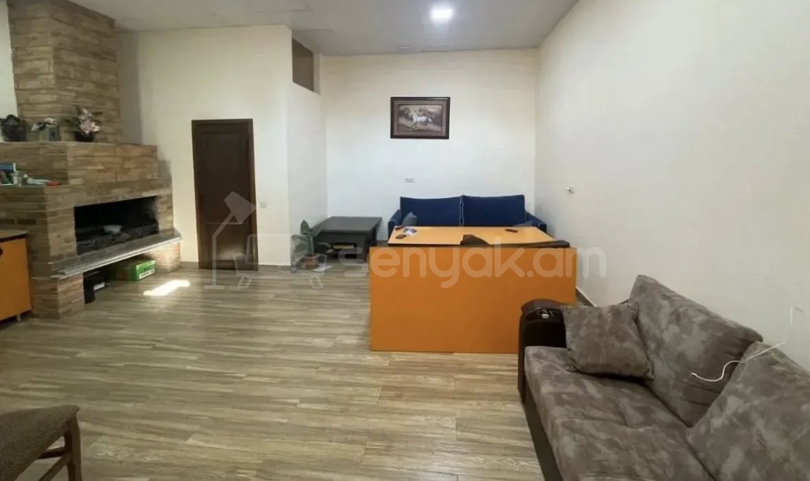 1 Սենյականոց Բնակարան Քարե Շենքում, 35քմ, 1/1 հարկ, Նորմալ Վիճակում, Կահավորված