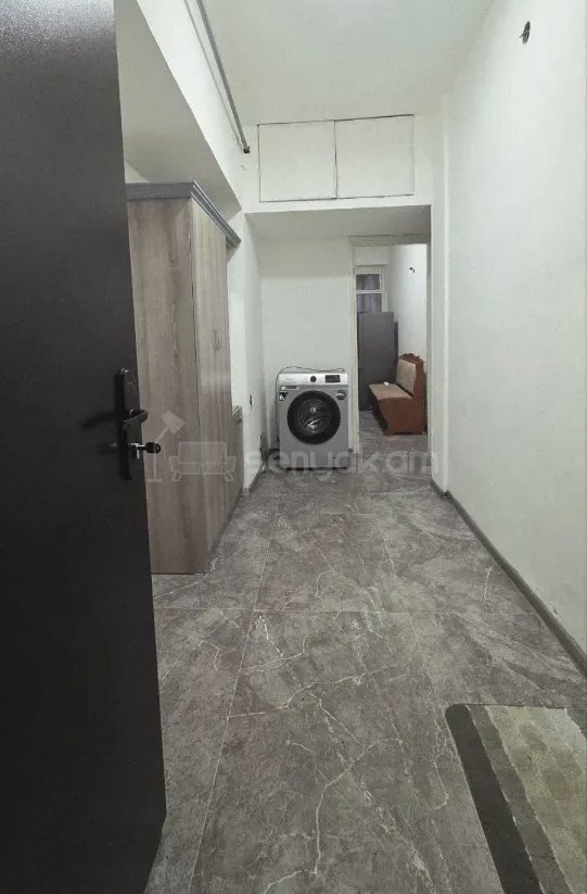 1 Սենյականոց Բնակարան Քարե Շենքում, 50քմ, 1/5 հարկ, Նորմալ Վիճակում, Կահավորված, Արևկող