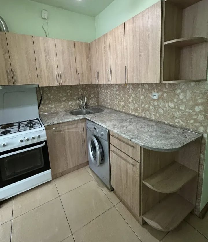 3 Սենյականոց Բնակարան Քարե Շենքում, 68քմ, 1/1 հարկ, Կապիտալ Վերանորոգված, Կահավորված