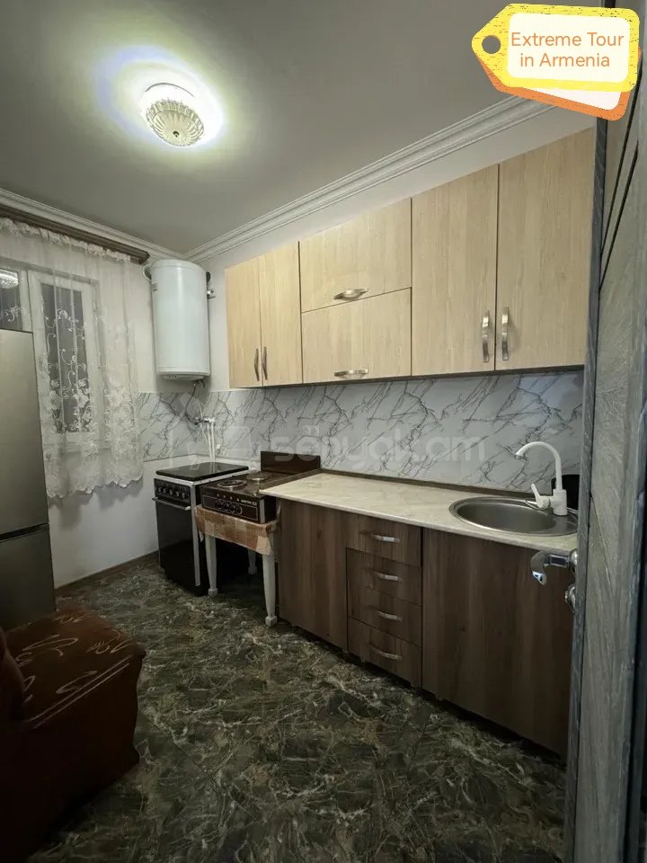 2 Սենյականոց Բնակարան Քարե Շենքում, 60քմ, 2/2 հարկ, Նորմալ Վիճակում, Կահավորված, Արևկող