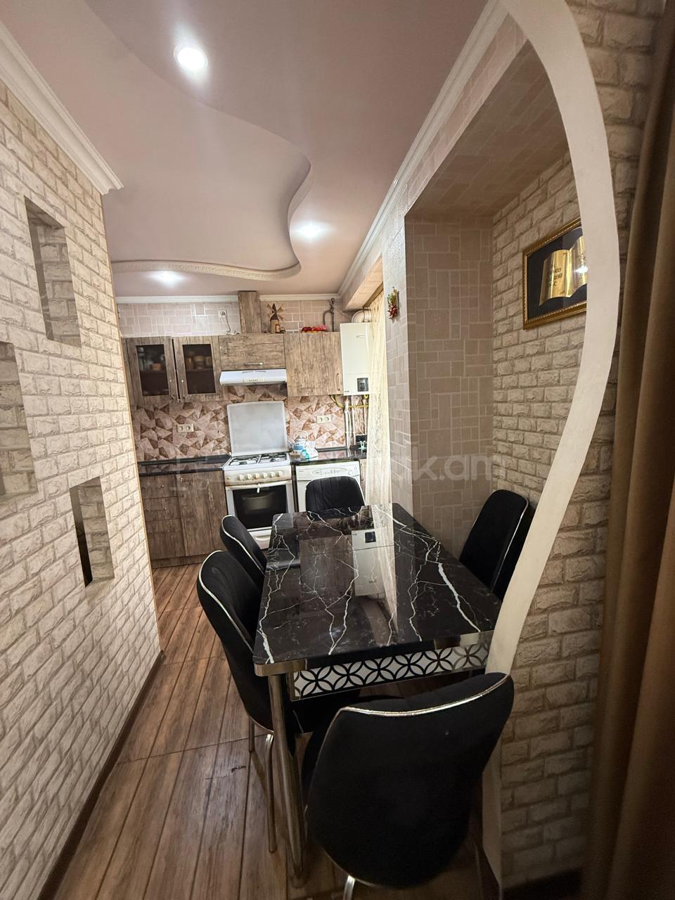 3 Սենյականոց Բնակարան, 74քմ, 3/9 հարկ, Նորմալ Վիճակում, Կահավորված