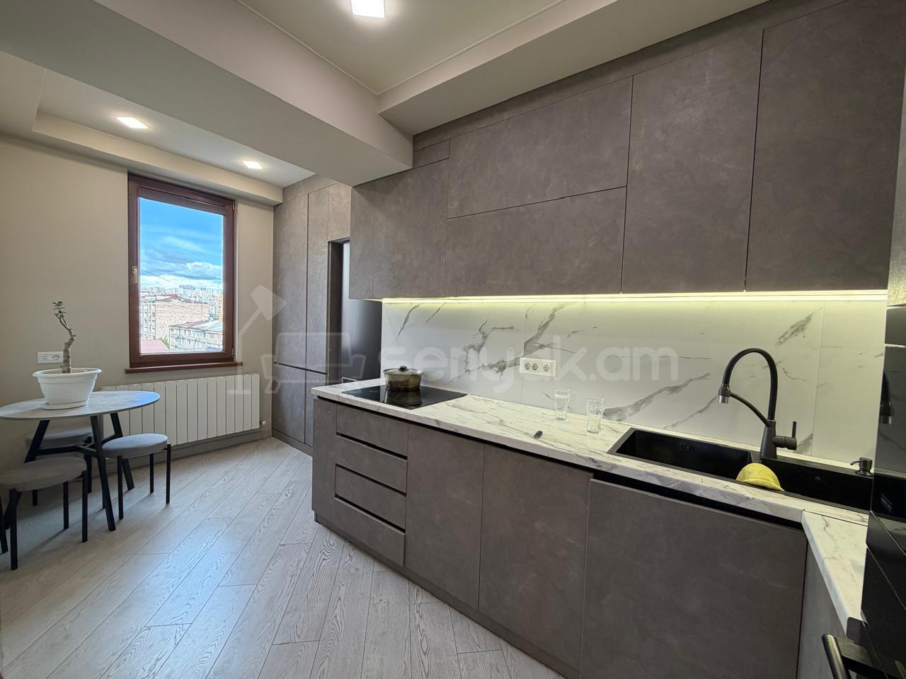 4 Սենյականոց Բնակարան, 87քմ, 7/16 հարկ, Դիզայներական Վերանորոգված